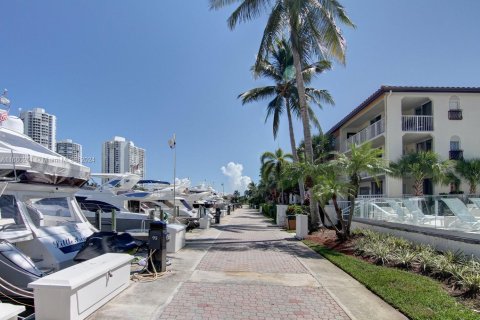 Condo in Aventura, Florida, 1 bedroom  № 1365453 - photo 27