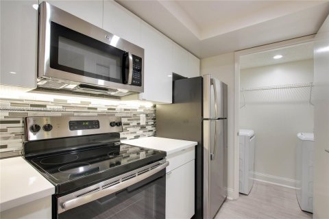 Condo in Aventura, Florida, 1 bedroom  № 1365453 - photo 10