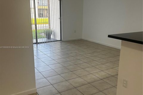 Condo in Hialeah, Florida, 1 bedroom  № 1365957 - photo 3