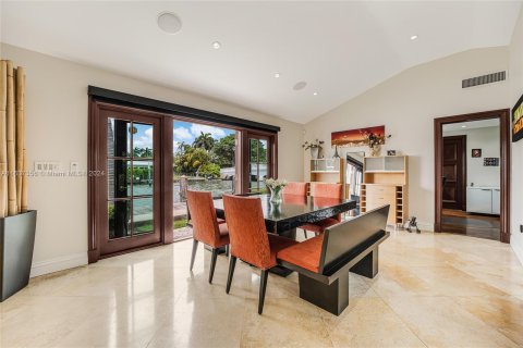 House in Miami Beach, Florida 10 bedrooms, 684.6 sq.m. № 1310629 - photo 19