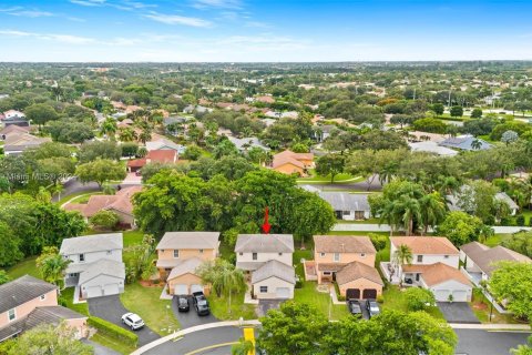 House in Pembroke Pines, Florida 4 bedrooms, 191.1 sq.m. № 1364093 - photo 27