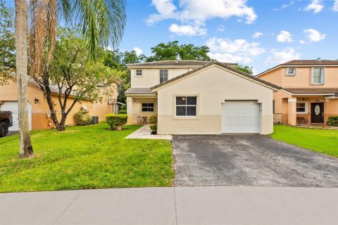 House in Pembroke Pines, Florida 4 bedrooms, 191.1 sq.m. № 1364093 - photo 2