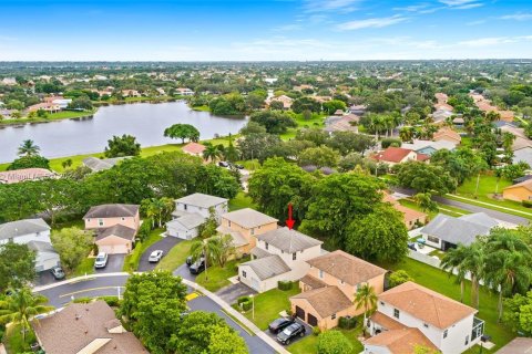 House in Pembroke Pines, Florida 4 bedrooms, 191.1 sq.m. № 1364093 - photo 28