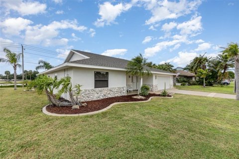 Villa ou maison à vendre à Merrit Island, Floride: 4 chambres, 192.31 m2 № 915952 - photo 4