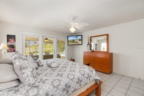 House in Merrit Island, Florida 4 bedrooms, 192.31 sq.m. № 915952 - photo 17