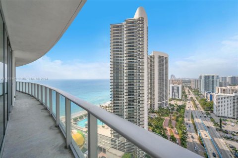 Condominio en venta en Hollywood, Florida, 2 dormitorios, 100.98 m2 № 1178888 - foto 1