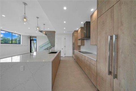 Casa en venta en Miami, Florida, 4 dormitorios, 314.47 m2 № 1324525 - foto 8