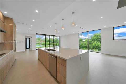 Casa en venta en Miami, Florida, 4 dormitorios, 314.47 m2 № 1324525 - foto 14