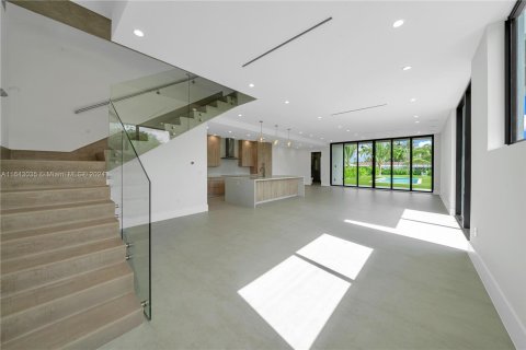 Casa en venta en Miami, Florida, 4 dormitorios, 314.47 m2 № 1324525 - foto 2