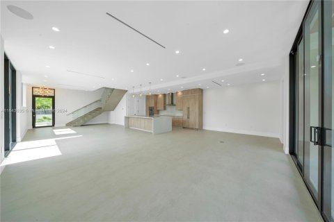 Casa en venta en Miami, Florida, 4 dormitorios, 314.47 m2 № 1324525 - foto 4