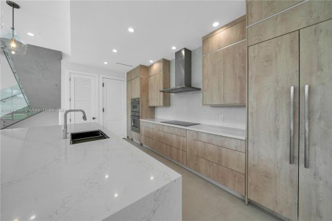 Casa en venta en Miami, Florida, 4 dormitorios, 314.47 m2 № 1324525 - foto 9