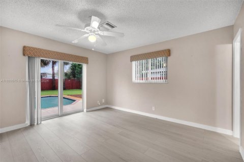 House in Coconut Creek, Florida 3 bedrooms, 193.24 sq.m. № 1324526 - photo 25