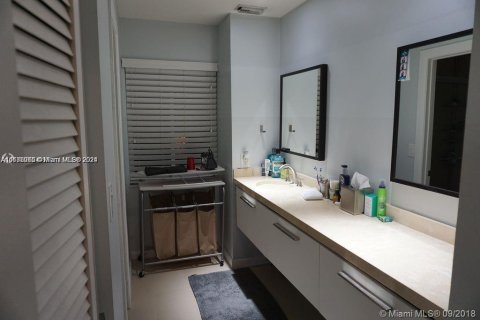 Adosado en venta en Miami, Florida, 2 dormitorios, 112.97 m2 № 1399085 - foto 12