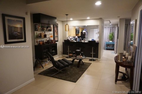 Adosado en venta en Miami, Florida, 2 dormitorios, 112.97 m2 № 1399085 - foto 1