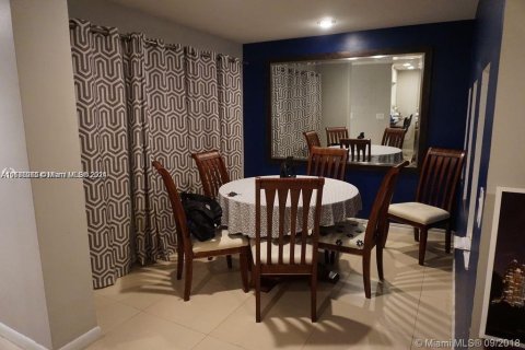 Adosado en venta en Miami, Florida, 2 dormitorios, 112.97 m2 № 1399085 - foto 6