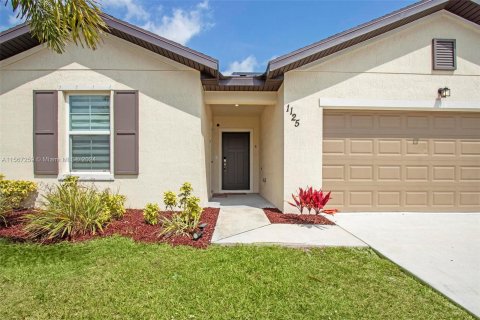 House in Port St. Lucie, Florida 4 bedrooms, 197.51 sq.m. № 1118373 - photo 5
