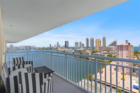 Condominio en venta en Sunny Isles Beach, Florida, 2 dormitorios, 172.43 m2 № 1293629 - foto 24