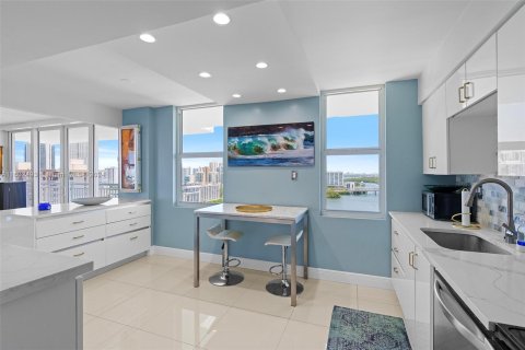 Copropriété à vendre à Sunny Isles Beach, Floride: 2 chambres, 172.43 m2 № 1293629 - photo 9