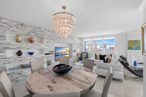 Copropriété à vendre à Sunny Isles Beach, Floride: 2 chambres, 172.43 m2 № 1293629 - photo 13