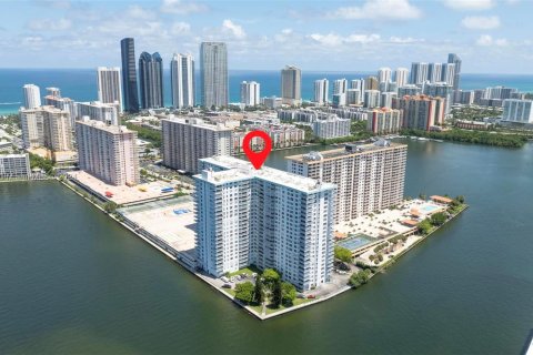 Copropriété à vendre à Sunny Isles Beach, Floride: 2 chambres, 172.43 m2 № 1293629 - photo 1