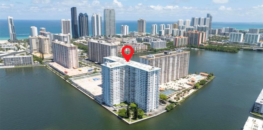 Condominio en Sunny Isles Beach, Florida, 2 dormitorios  № 1293629