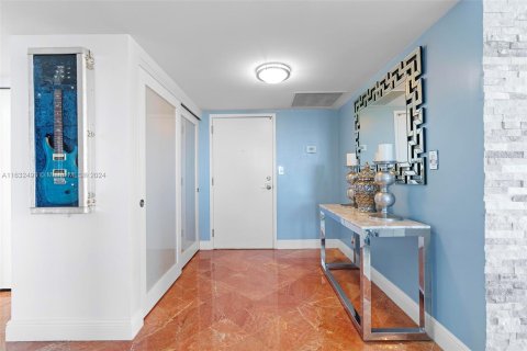 Copropriété à vendre à Sunny Isles Beach, Floride: 2 chambres, 172.43 m2 № 1293629 - photo 2