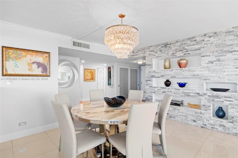 Copropriété à vendre à Sunny Isles Beach, Floride: 2 chambres, 172.43 m2 № 1293629 - photo 15