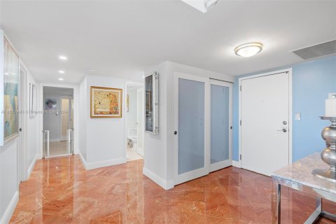 Condo in Sunny Isles Beach, Florida, 2 bedrooms  № 1293629 - photo 3