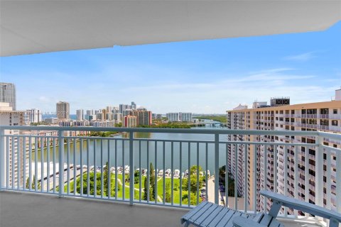 Condo in Sunny Isles Beach, Florida, 2 bedrooms  № 1293629 - photo 27