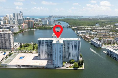 Copropriété à vendre à Sunny Isles Beach, Floride: 2 chambres, 172.43 m2 № 1293629 - photo 30