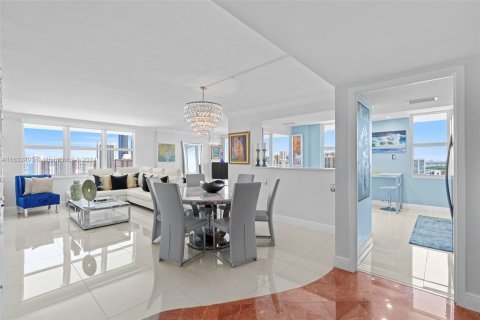 Copropriété à vendre à Sunny Isles Beach, Floride: 2 chambres, 172.43 m2 № 1293629 - photo 14