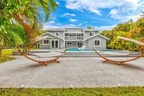 Villa ou maison à louer à Fort Lauderdale, Floride: 6 chambres, 326.09 m2 № 340527 - photo 6