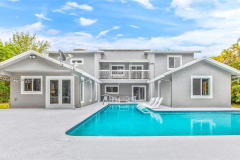 Villa ou maison à louer à Fort Lauderdale, Floride: 6 chambres, 326.09 m2 № 340527 - photo 2