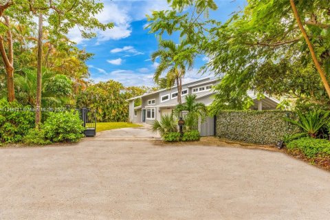 Villa ou maison à louer à Fort Lauderdale, Floride: 6 chambres, 326.09 m2 № 340527 - photo 7