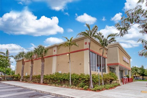 Commercial property in Pompano Beach, Florida № 1271517 - photo 2