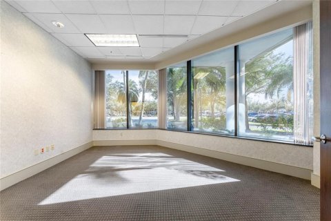 Propiedad comercial en alquiler en Port Charlotte, Florida, 6730.96 m2 № 213915 - foto 28