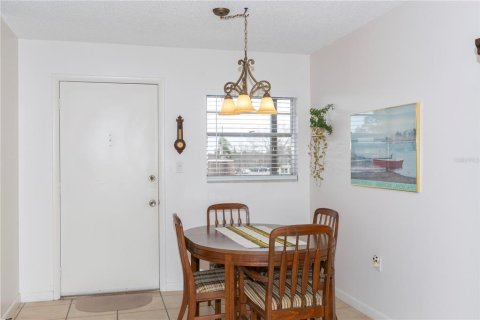 Condo in New Port Richey, Florida, 1 bedroom  № 974255 - photo 7