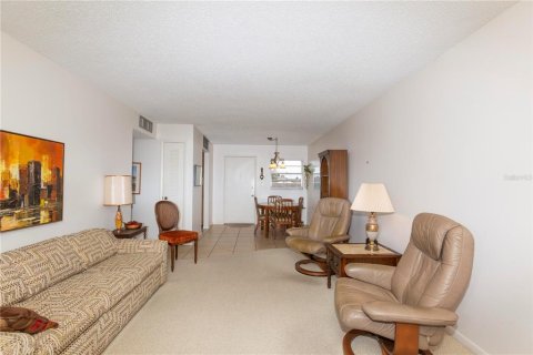 Condo in New Port Richey, Florida, 1 bedroom  № 974255 - photo 6