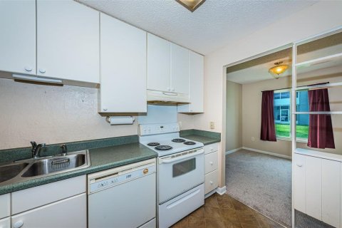 Condo in Saint Petersburg, Florida, 1 bedroom  № 1373708 - photo 9