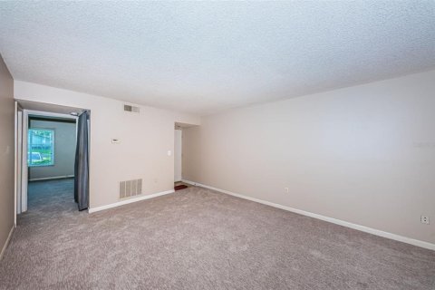 Condo in Saint Petersburg, Florida, 1 bedroom  № 1373708 - photo 4