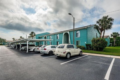 Condo in Saint Petersburg, Florida, 1 bedroom  № 1373708 - photo 1