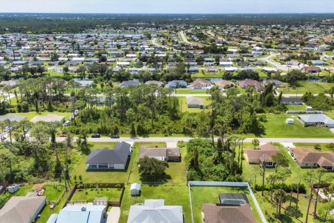 House in Port Charlotte, Florida 3 bedrooms, 138.7 sq.m. № 1373705 - photo 29