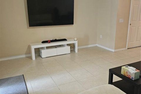 Touwnhouse à vendre à Tampa, Floride: 3 chambres, 122.82 m2 № 1363542 - photo 6