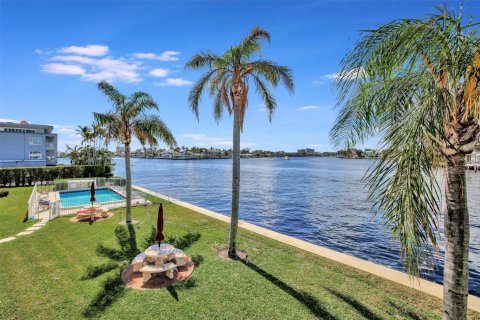 Copropriété à vendre à Pompano Beach, Floride: 1 chambre, 54.35 m2 № 1011909 - photo 30