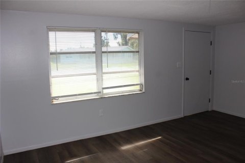 Commercial property in Punta Gorda, Florida 3 bedrooms, 148.46 sq.m. № 1312717 - photo 4