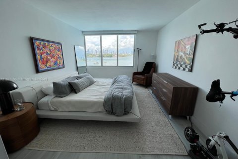 Condominio en venta en Miami Beach, Florida, 1 dormitorio, 79.15 m2 № 1306368 - foto 13