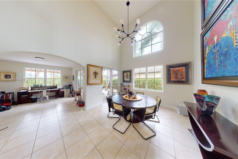 House in Miami, Florida 5 bedrooms, 266.44 sq.m. № 1431374 - photo 5