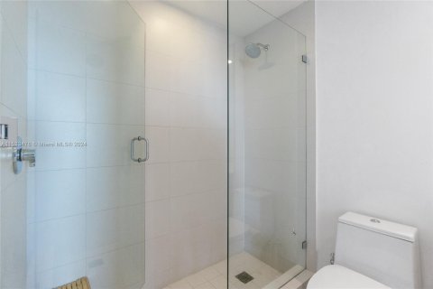 Condominio en venta en Miami, Florida, 2 dormitorios, 87.7 m2 № 1013665 - foto 18