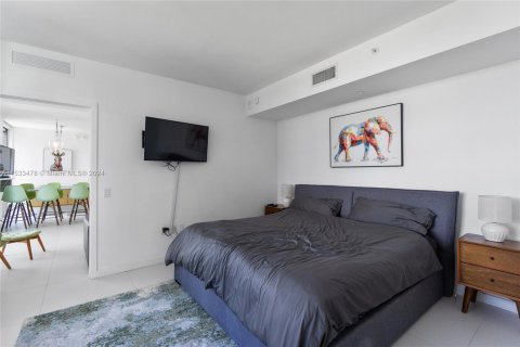 Condo in Miami, Florida, 2 bedrooms  № 1013665 - photo 12