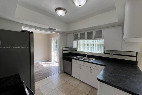 Casa en venta en Margate, Florida, 3 dormitorios, 133.04 m2 № 1393606 - foto 12